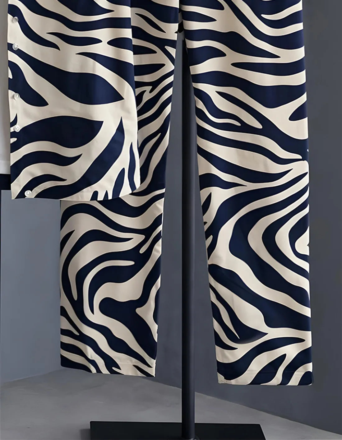 Ivory & Navy Zebra Wave Print Shirt with Relaxed Fit Matching Pants